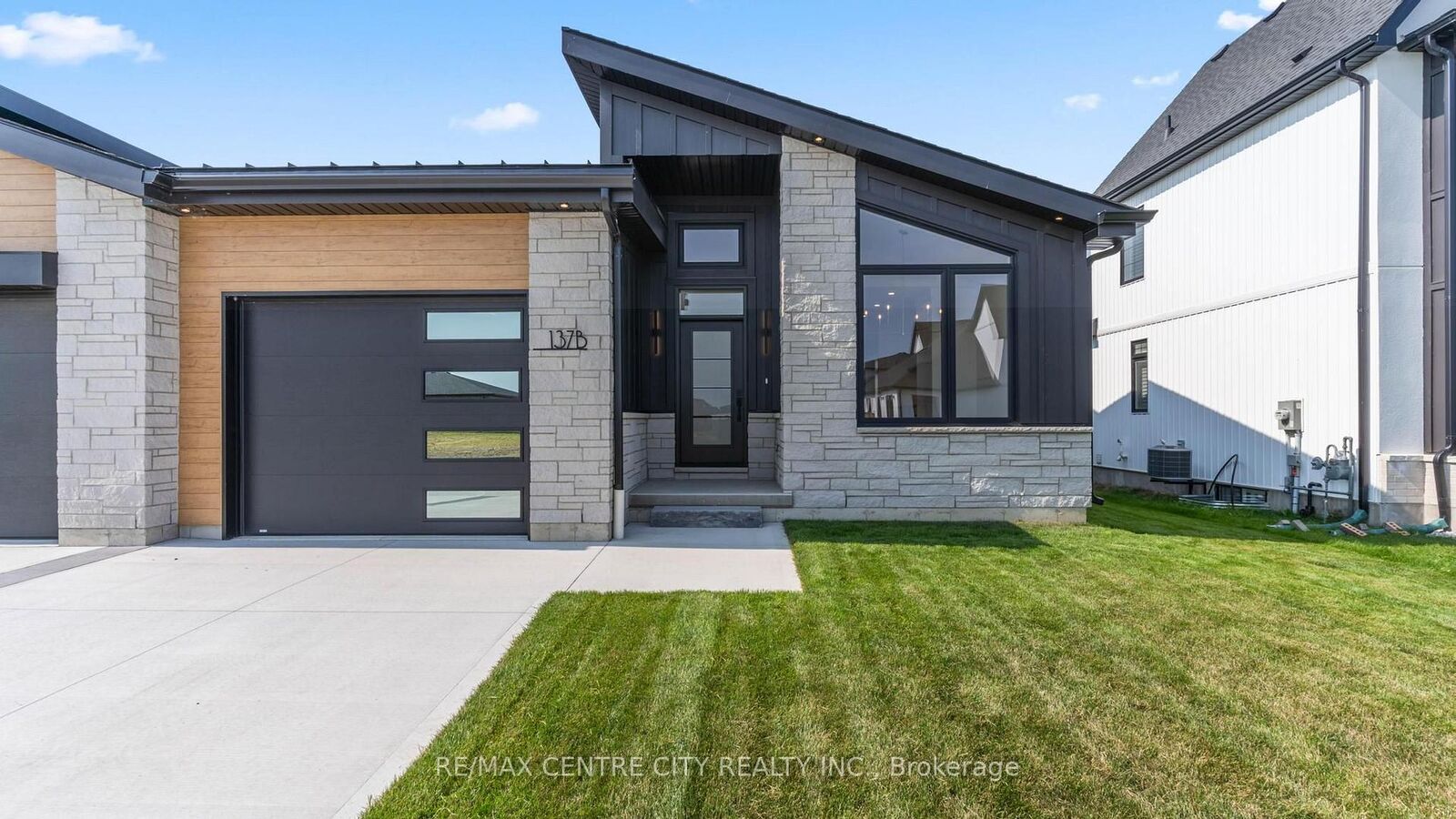 Photo de la propriété:  137 Harvest Lane B  ON N0L 1J0 