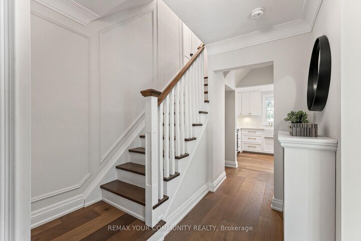Photo de la propriété: 189 Prince Edward Drive S ON M8Y 3X1