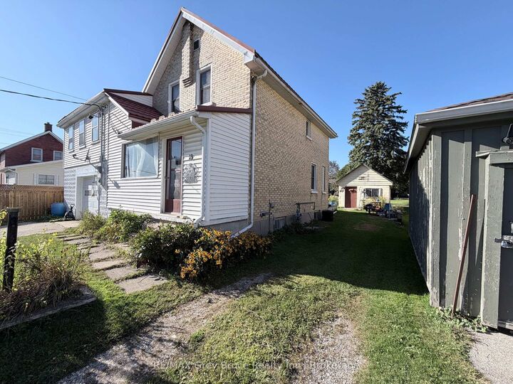 Property Photo:  18 12th Street SE Street  ON N0G 1L0 