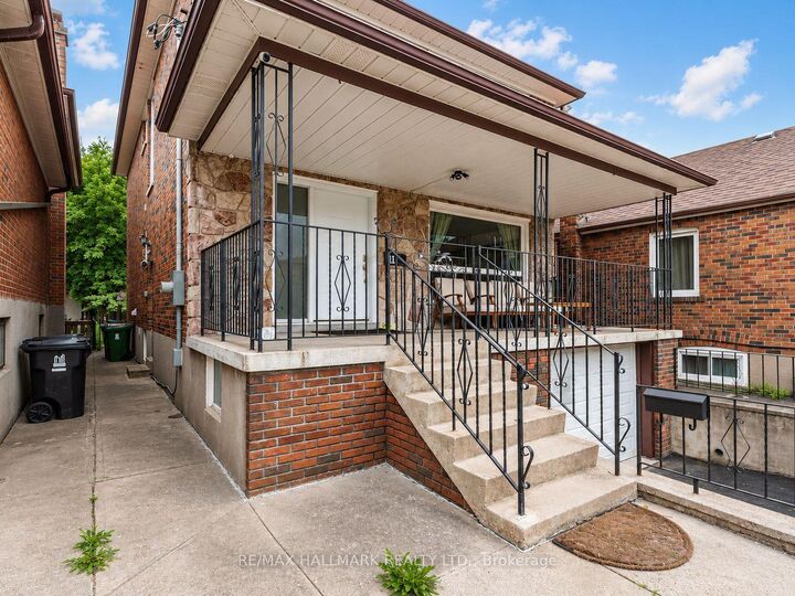 Property Photo:  41 Woodville Avenue Main &Amp Second Floor  ON M4K 2J5 