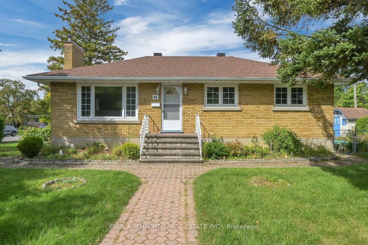 Photo de la propriété:  41 Capilano Drive  ON K2E 6G3 