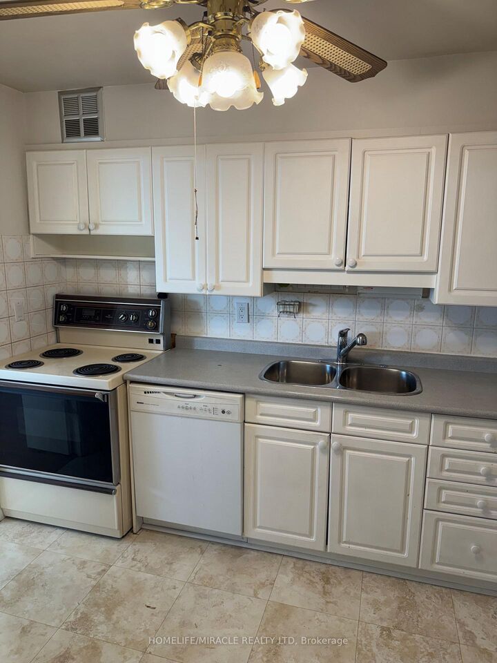 Property Photo:  120 Dundalk Drive Ph9  ON M1P 4V9 