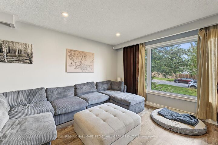 Property Photo:  9 Baker Crescent Upper  ON L4M 3J4 