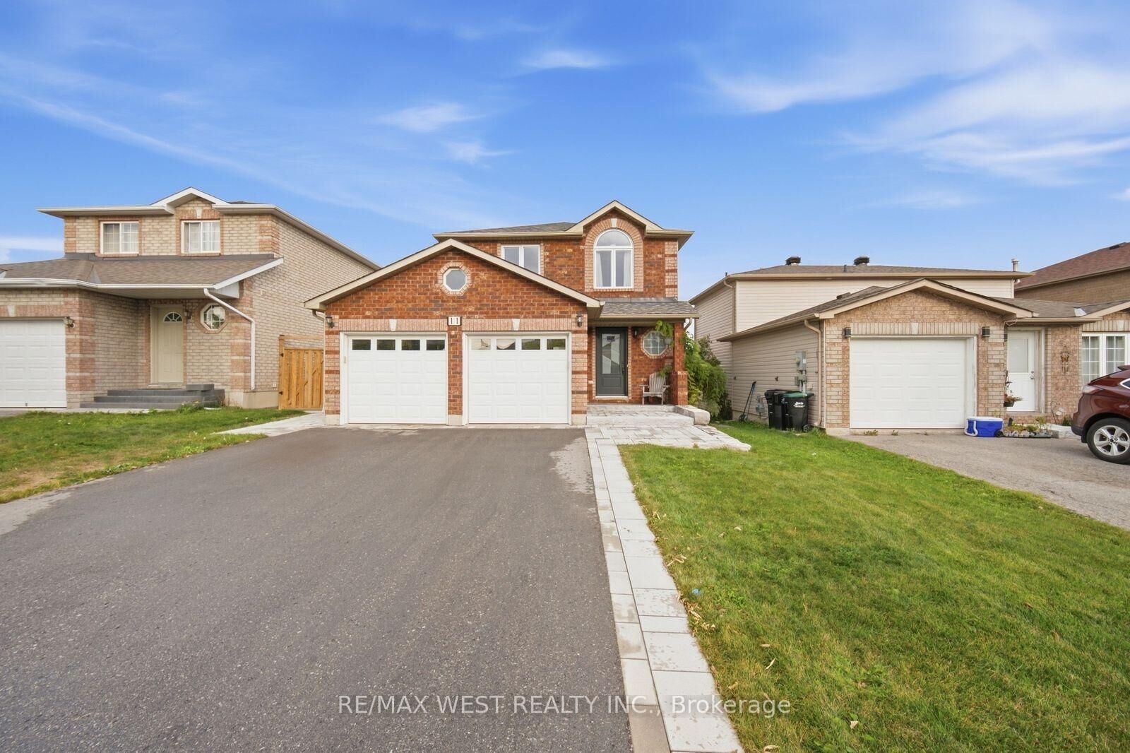 Property Photo:  11 Ambler Bay N/A  ON L4M 7A4 