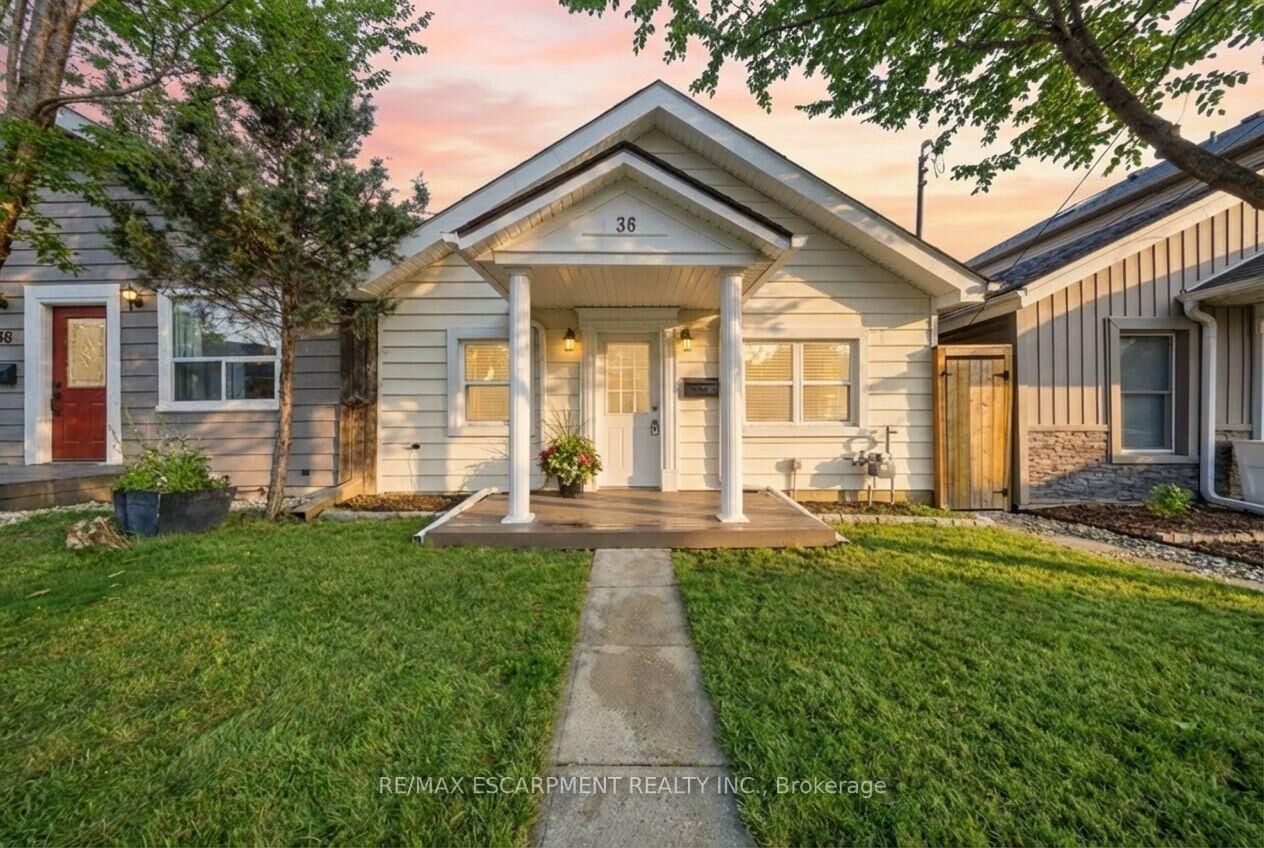 Photo de la propriété: 36 Queensdale Avenue W ON L9C 1B5