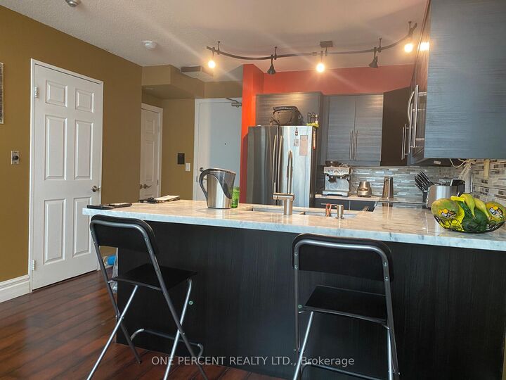 Property Photo:  250 Manitoba Street 622  ON M8Y 4E8 