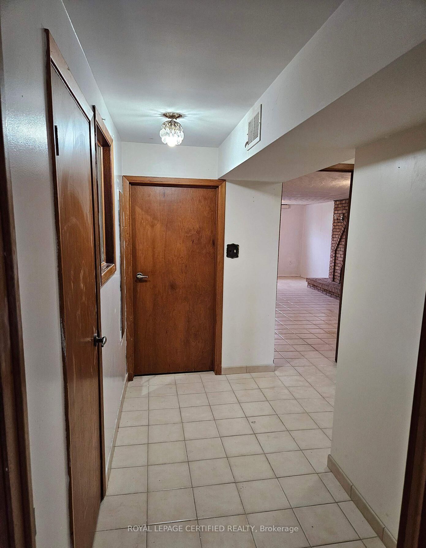 Property Photo:  115 Deerhurst Road Bsmt  ON L8E 3G3 