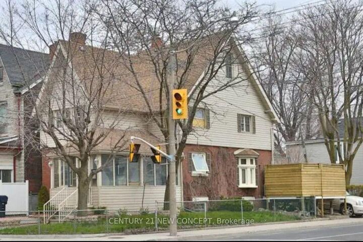 Property Photo:  233 Pape Avenue 2  ON M4M 2W4 