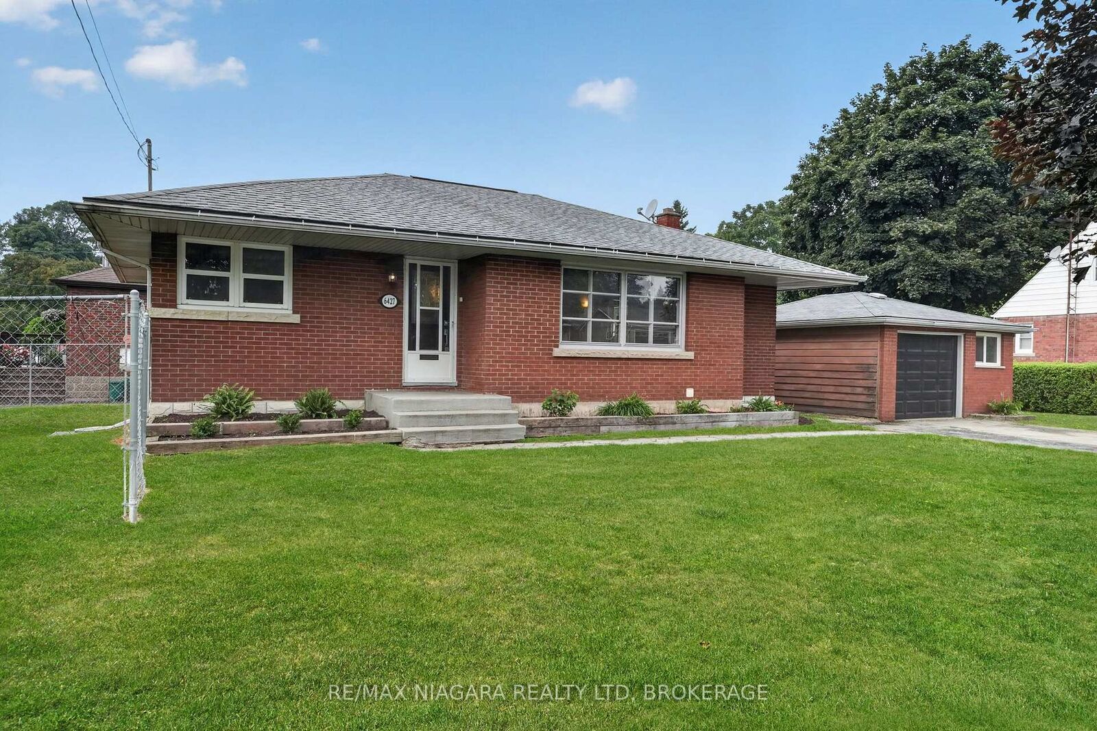Property Photo:  6427 Carlton Avenue  ON L2G 5K1 