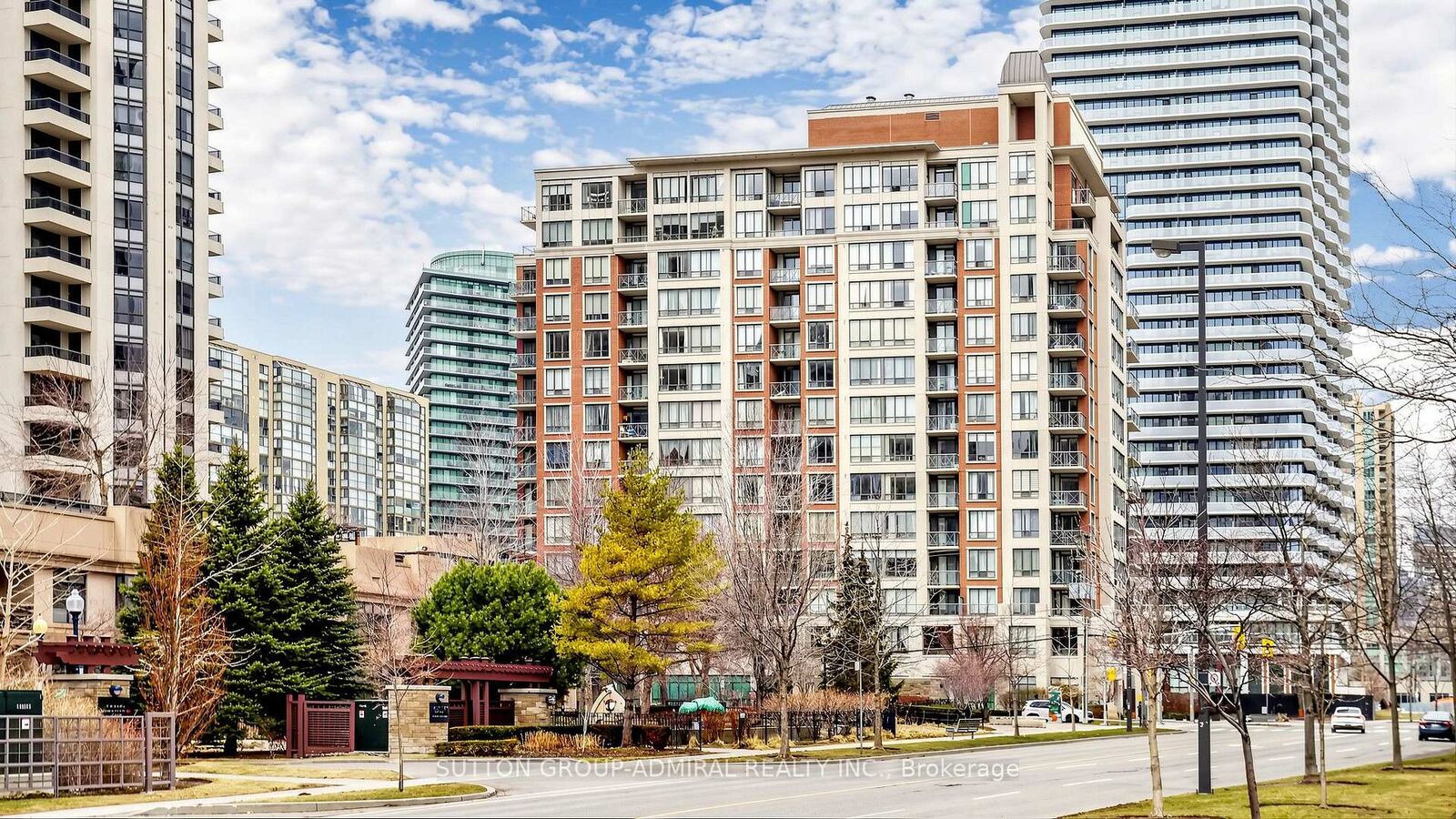 Photo de la propriété:  28 Byng Avenue Uph09  ON M2N 7H4 