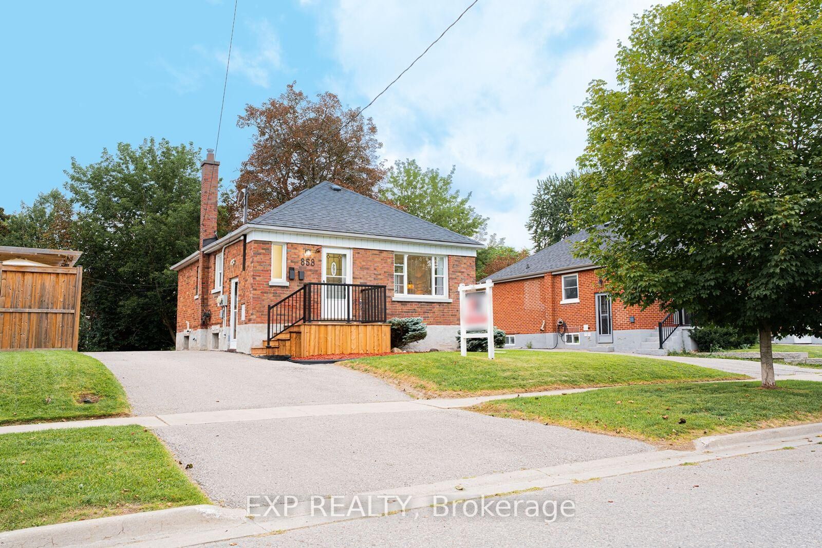 Property Photo:  858 Grierson Street  ON L1G 5J9 