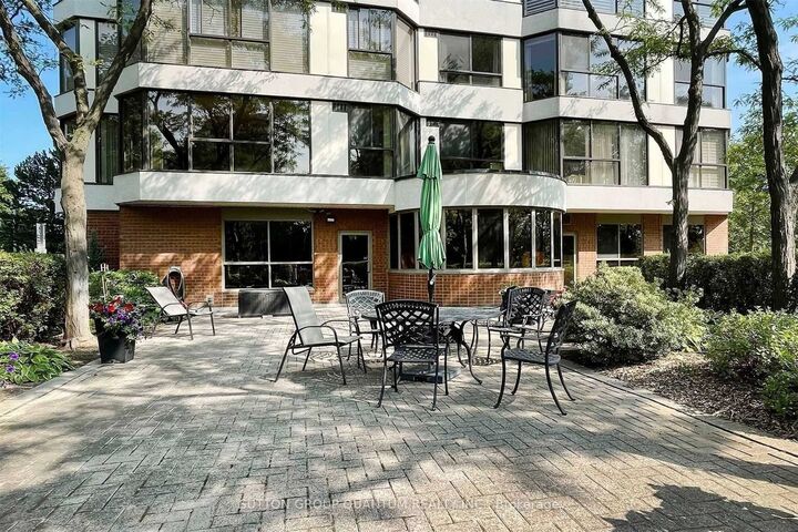 Photo de la propriété:  1271 Walden Circle 403  ON L5J 4R4 