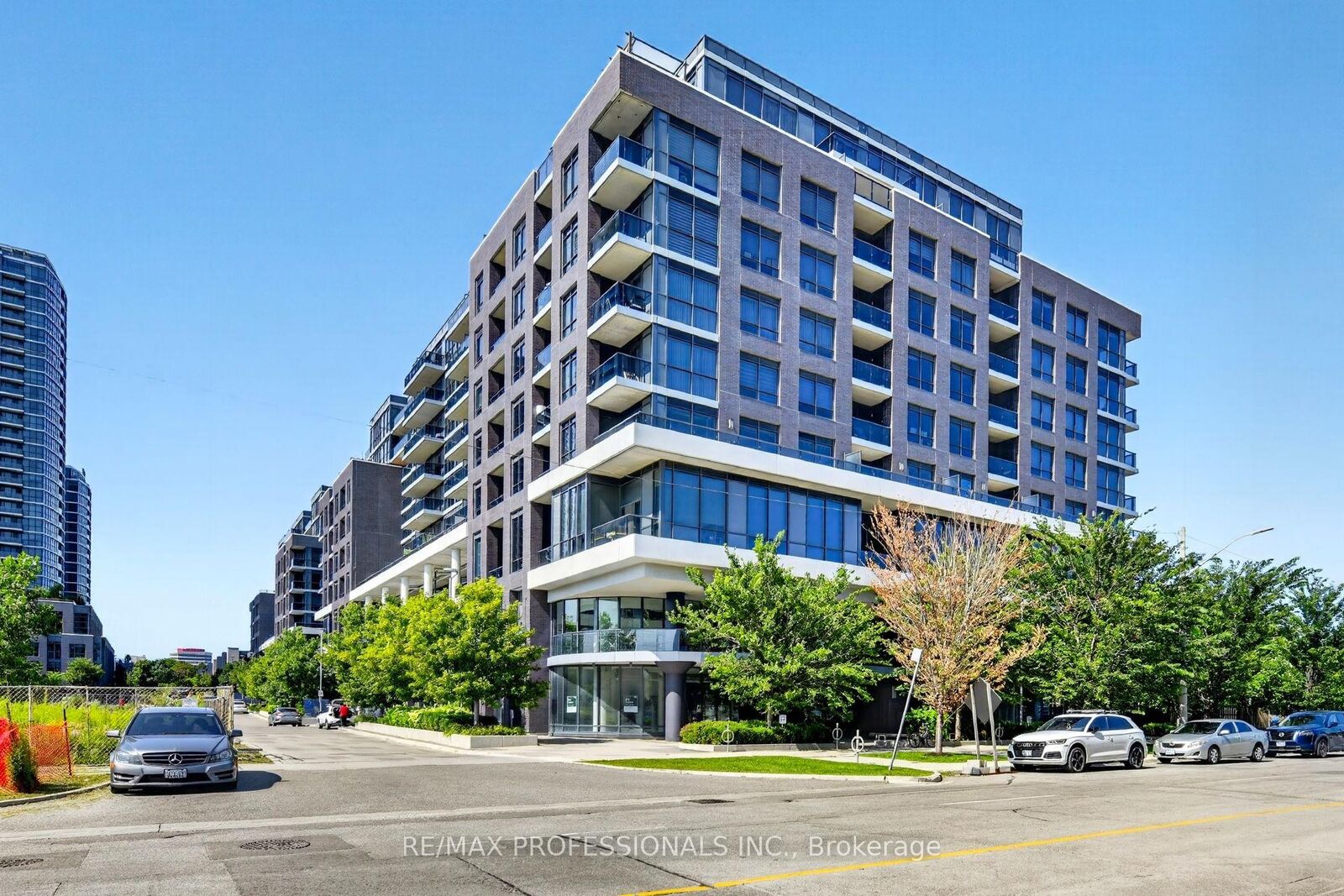 Property Photo:  10 Gibbs Road 406  ON M9B 0E2 