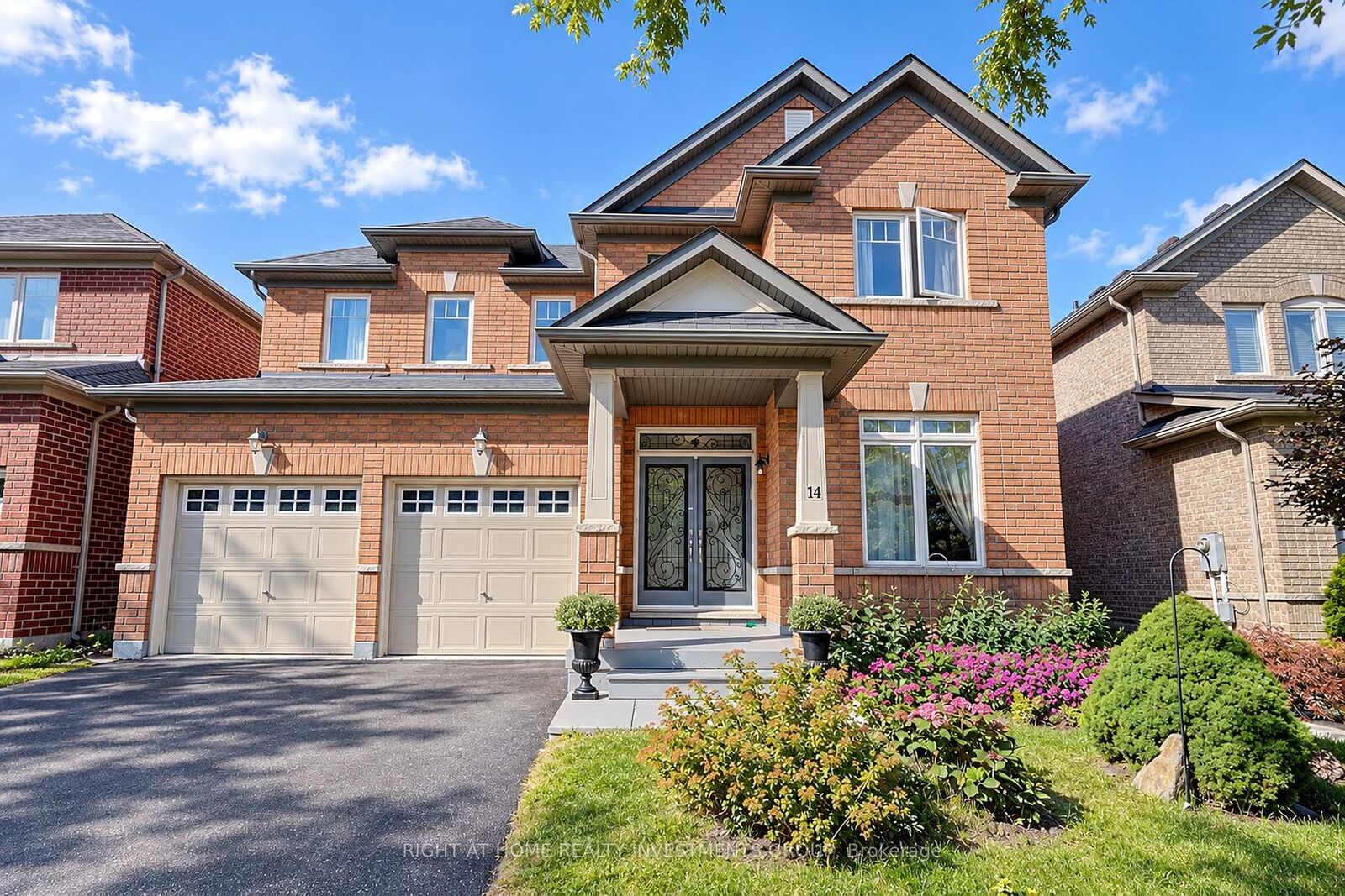 Property Photo: 14 Shiner Drive ON L4E 4V5