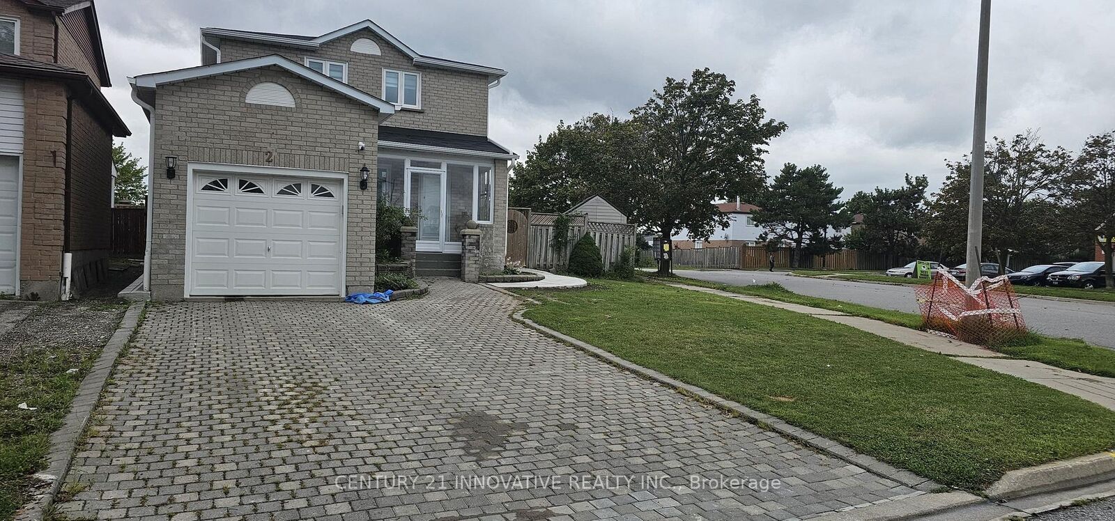 Property Photo:  2 Blackburn Crescent  ON L1S 5Z2 