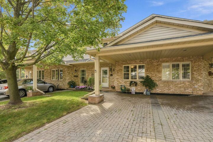 Property Photo:  9 Wentworth Drive 5  ON L3M 5H9 