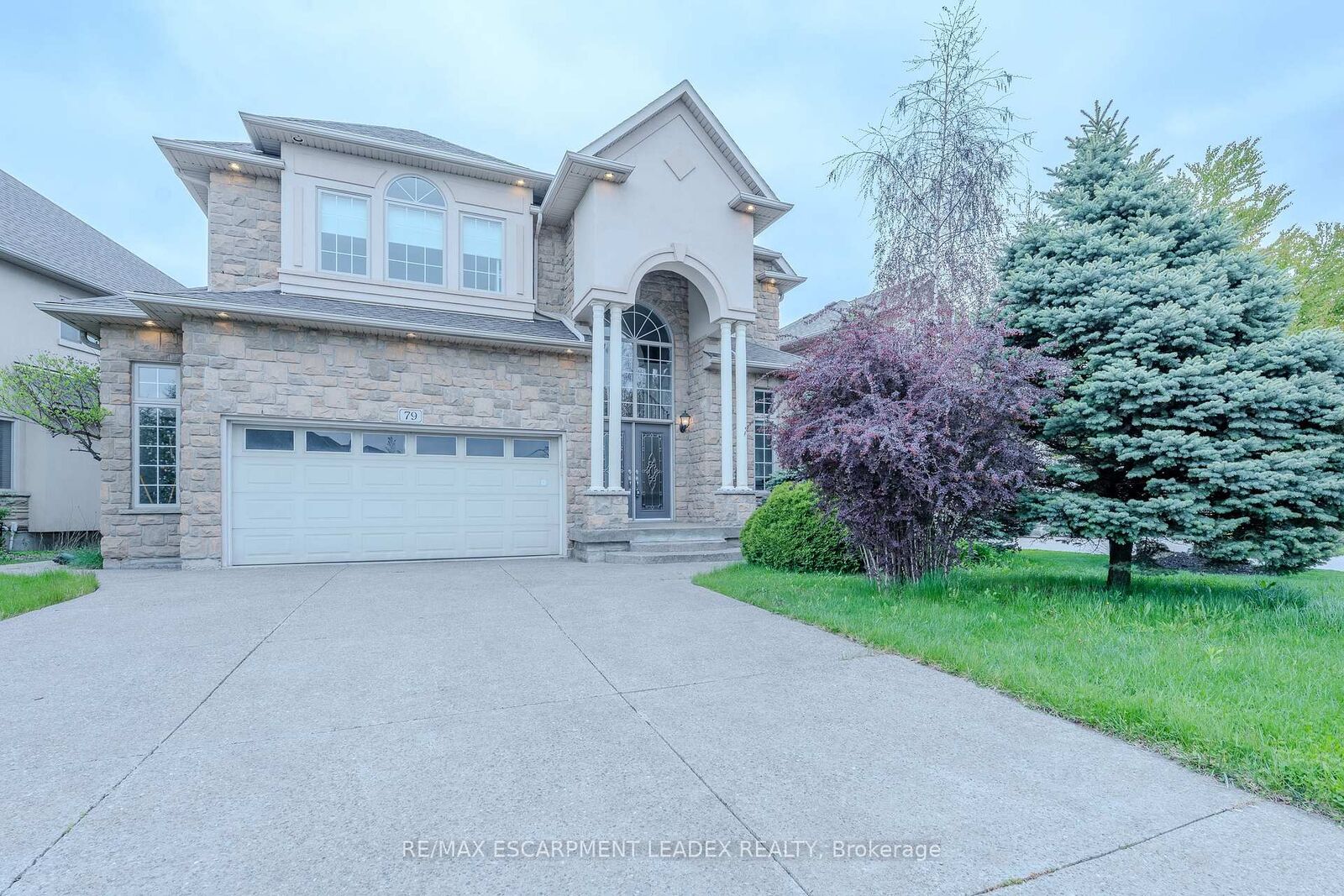 Photo de la propriété:  79 Moorland Crescent  ON L9K 1N7 