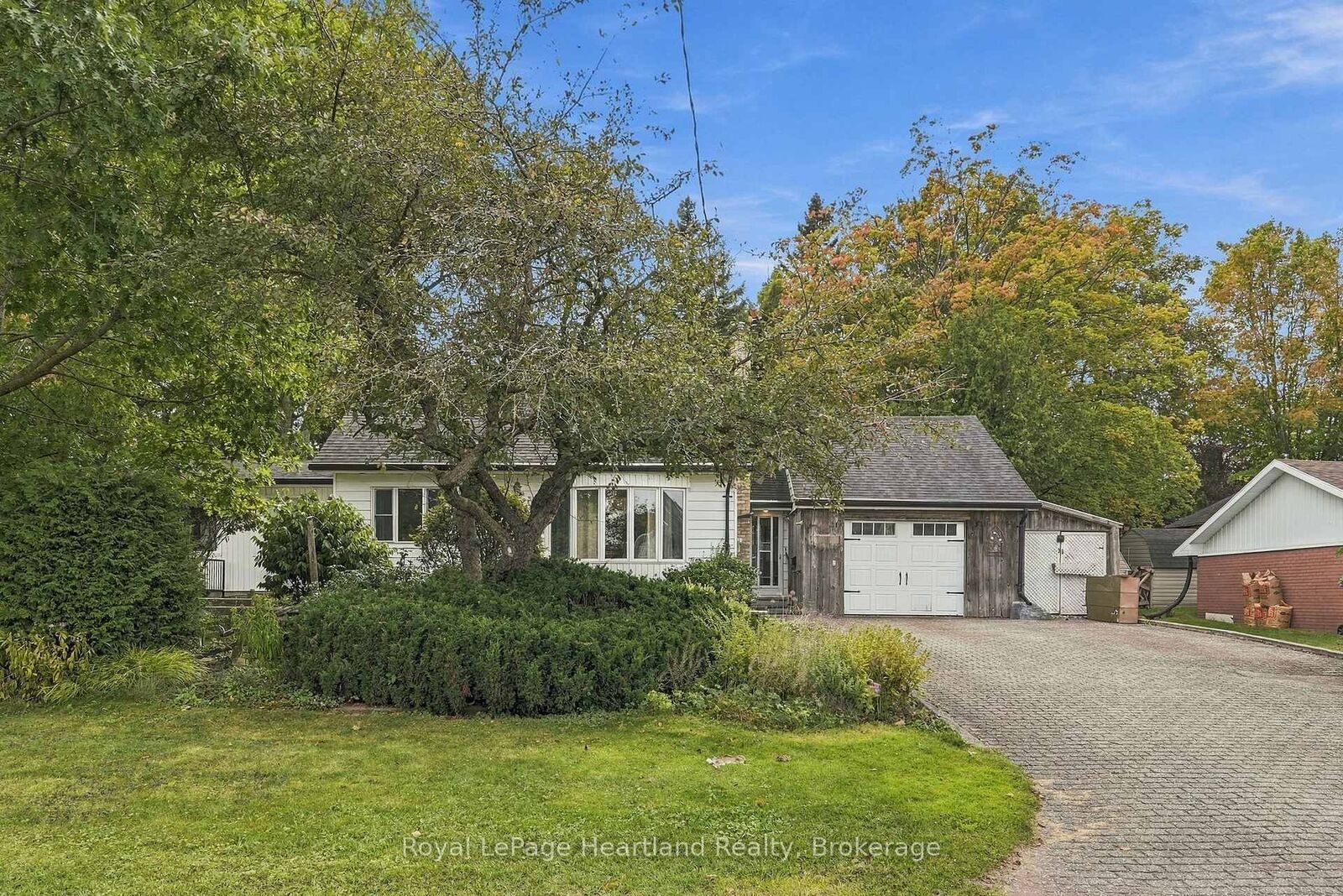 Property Photo:  156 Queen Street S  ON N0G 1Z0 