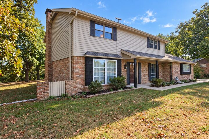 Property Photo:  1908 E 20 Street  OK 74447 