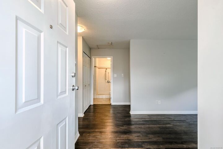 Property Photo:  450 Gail Pl #3  BC V9R 5W4 