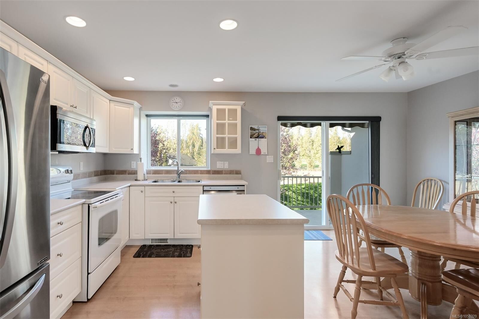 Property Photo:  920 Brulette Pl #16  BC V8H 1J1 