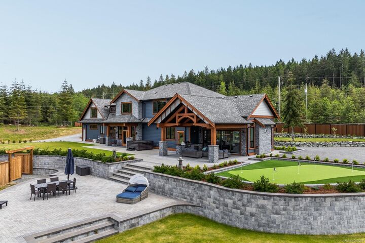 Property Photo:  2833 Woodcroft Pl  BC V8H 2E4 