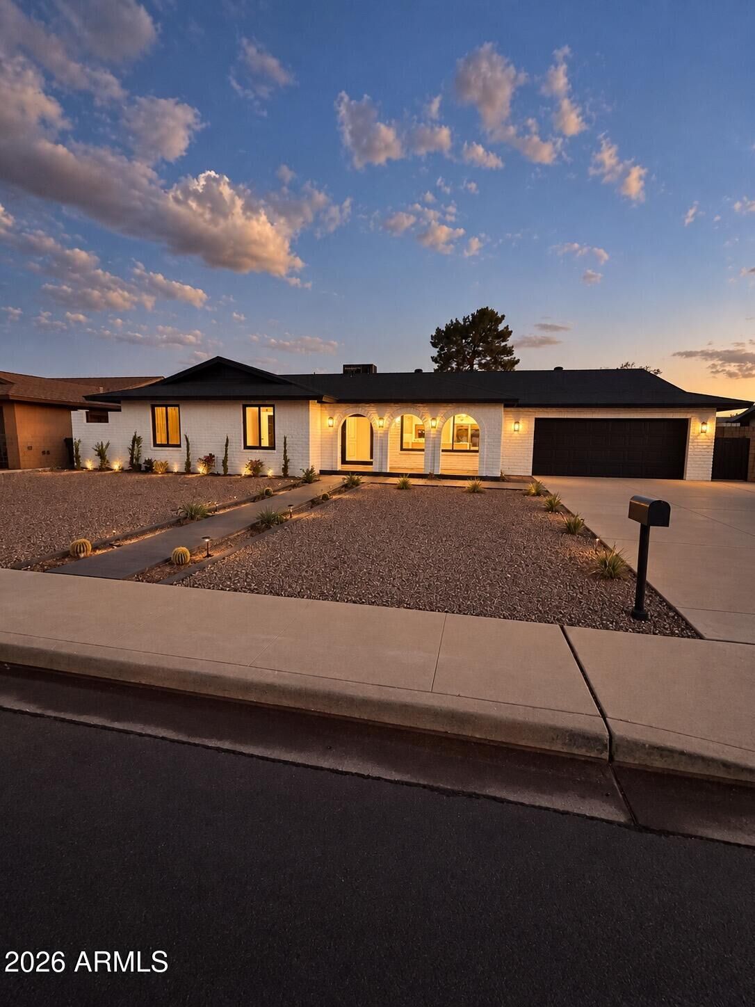 Property Photo: 1127 E Watson Drive AZ 85283