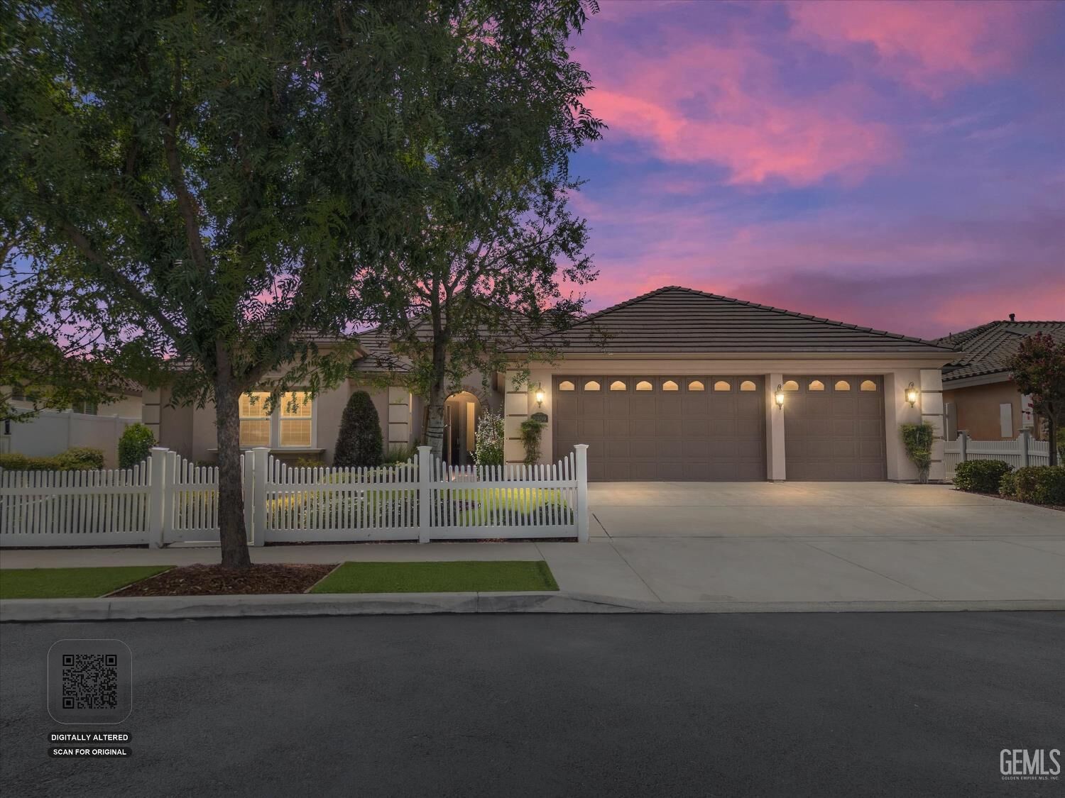 Property Photo: 2909 Mandalay Place CA 93311