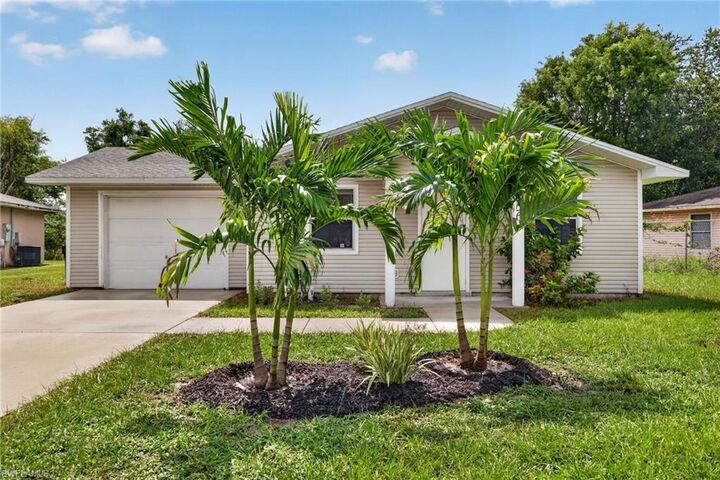 Property Photo:  3656 Suntrust Dr  FL 33916 