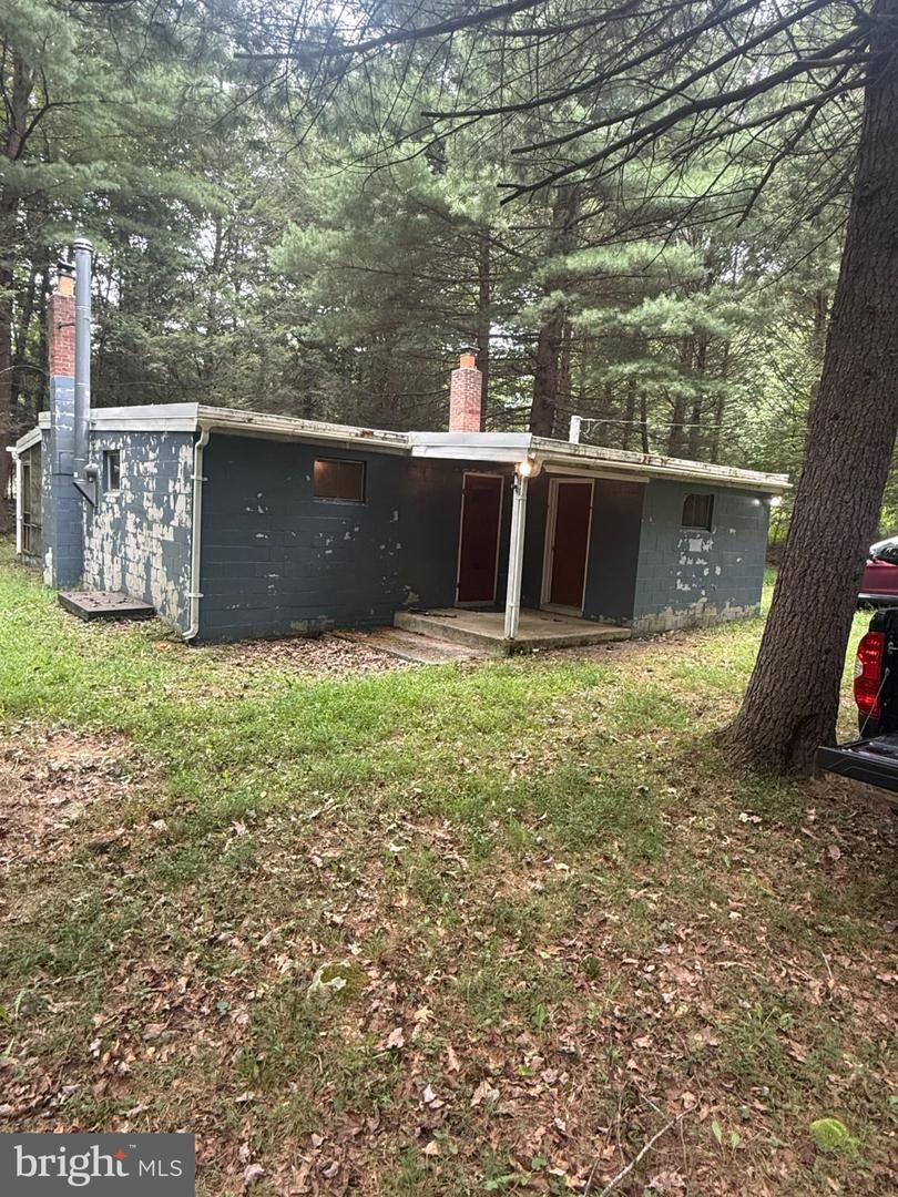 Property Photo:  11612 Lower Horse Valley Road  PA 17265 
