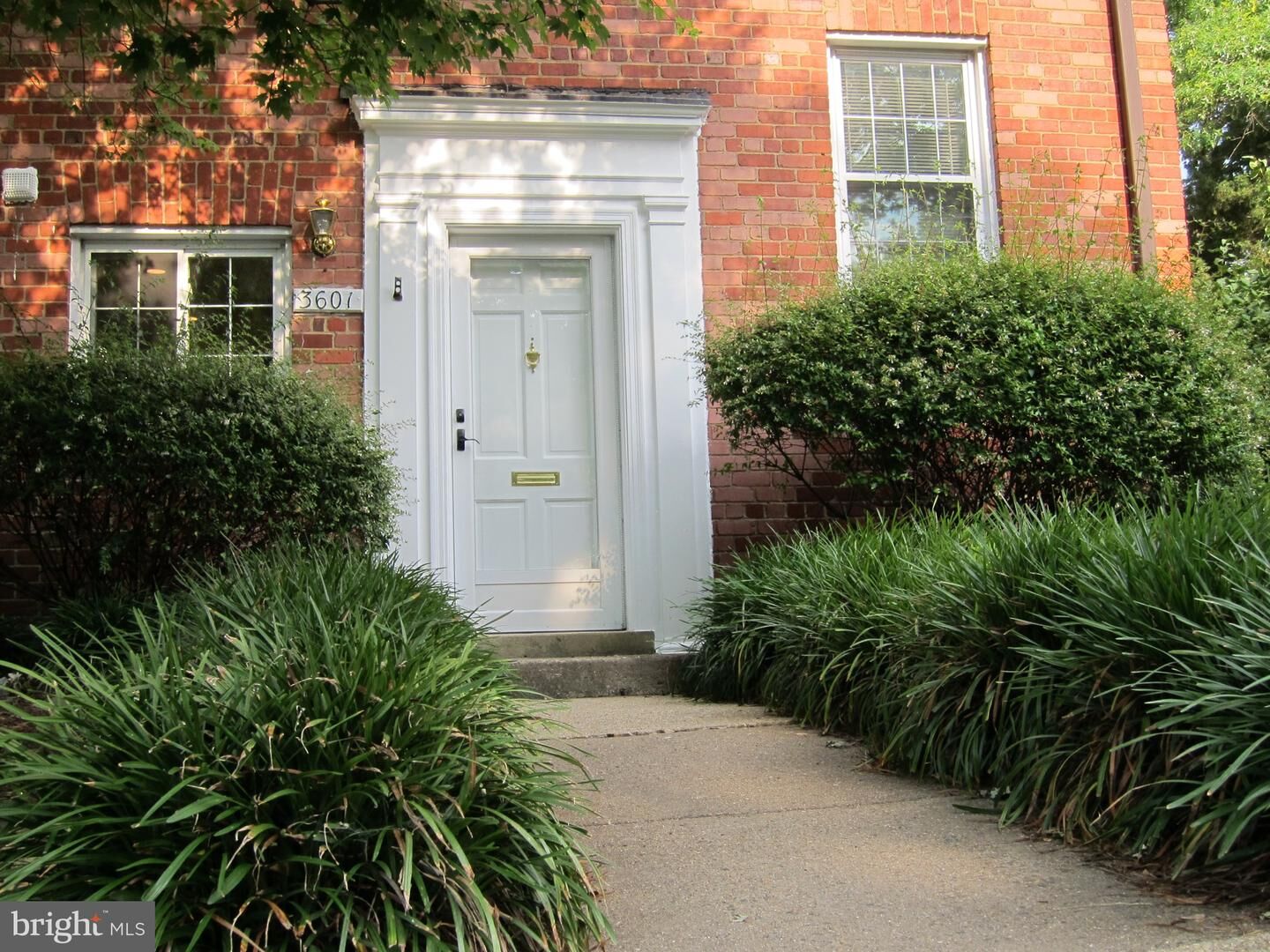 Property Photo:  3601 Greenway Place 530-36  VA 22302 