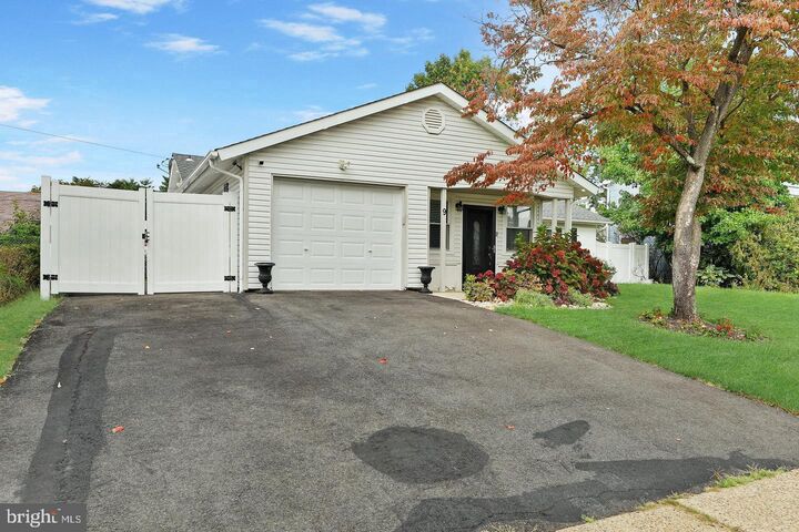 Property Photo:  9 Bradford Lane  NJ 08046 