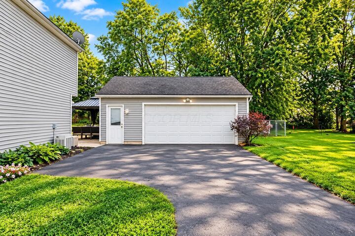 Property Photo: 1126 Lake Forest Drive OH 43025