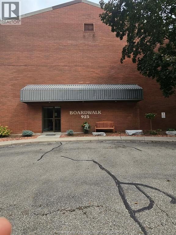 Property Photo:  925 Grand Avenue West 108  ON N7L 4Z1 
