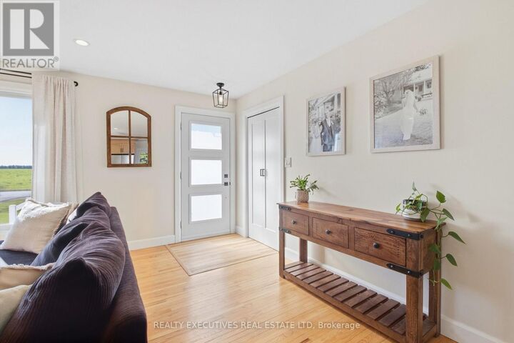 Property Photo: 11895 Cloverdale Road ON K0C 2K0