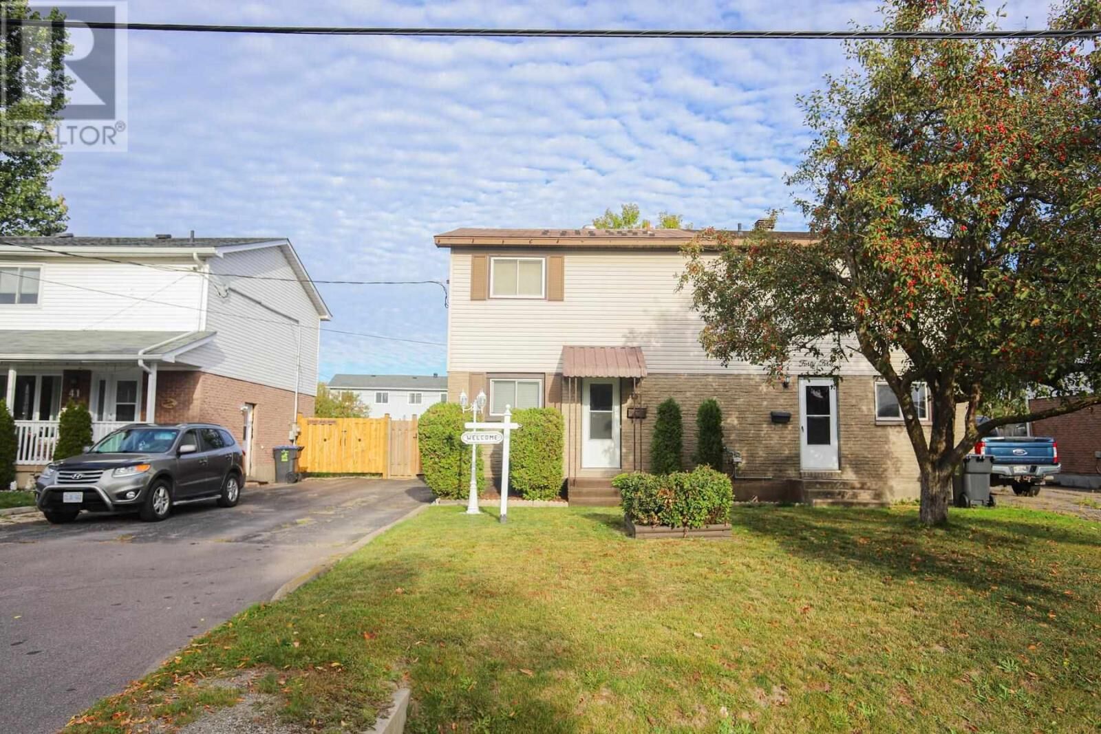 Property Photo: 43 Broadview Dr ON P6A 5S1
