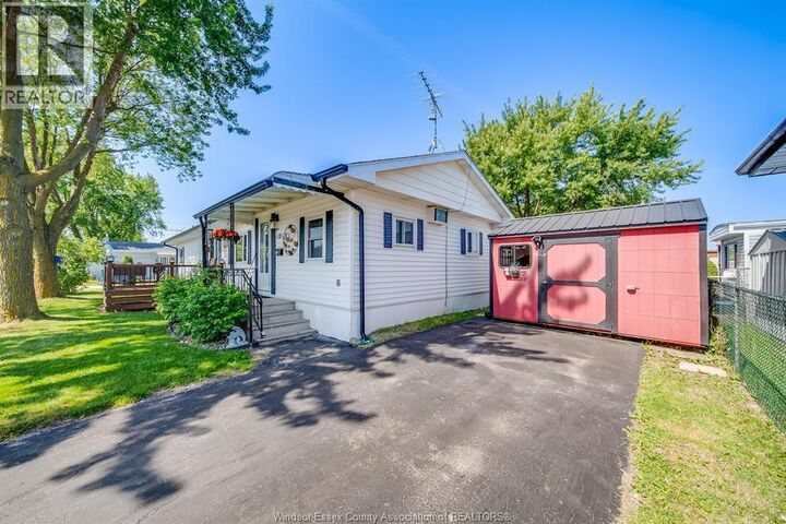 Property Photo: 110 Brooks Boulevard ON N8N 2P8