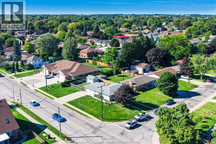 Property Photo:  85 Lutsch Avenue  ON N8H 2N5 