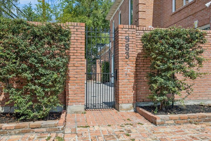 Property Photo: 983 S Post Oak Lane TX 77056