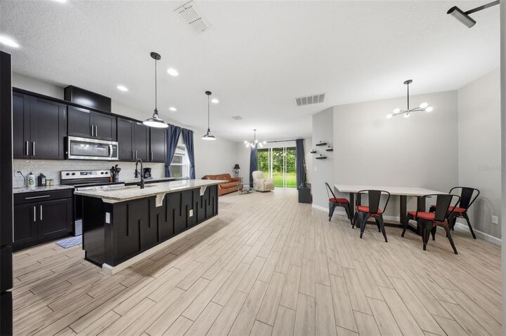 Property Photo:  1034 Chelan Falls Drive  FL 32724 