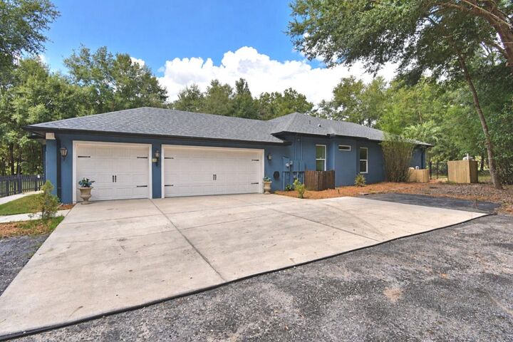 Property Photo:  6711 Redwing Road  FL 34736 
