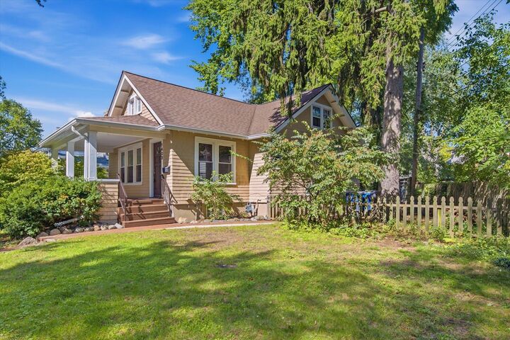 Property Photo:  1423 Henry Street  MI 48104 