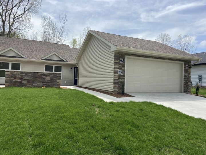 Property Photo: 730 Violet Way MI 49085