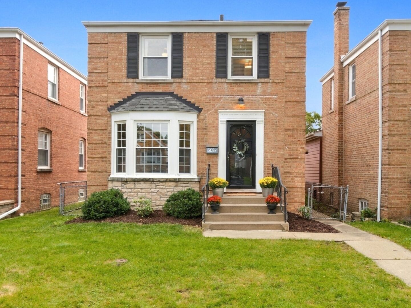 Property Photo: 5037 N Newcastle Avenue IL 60656