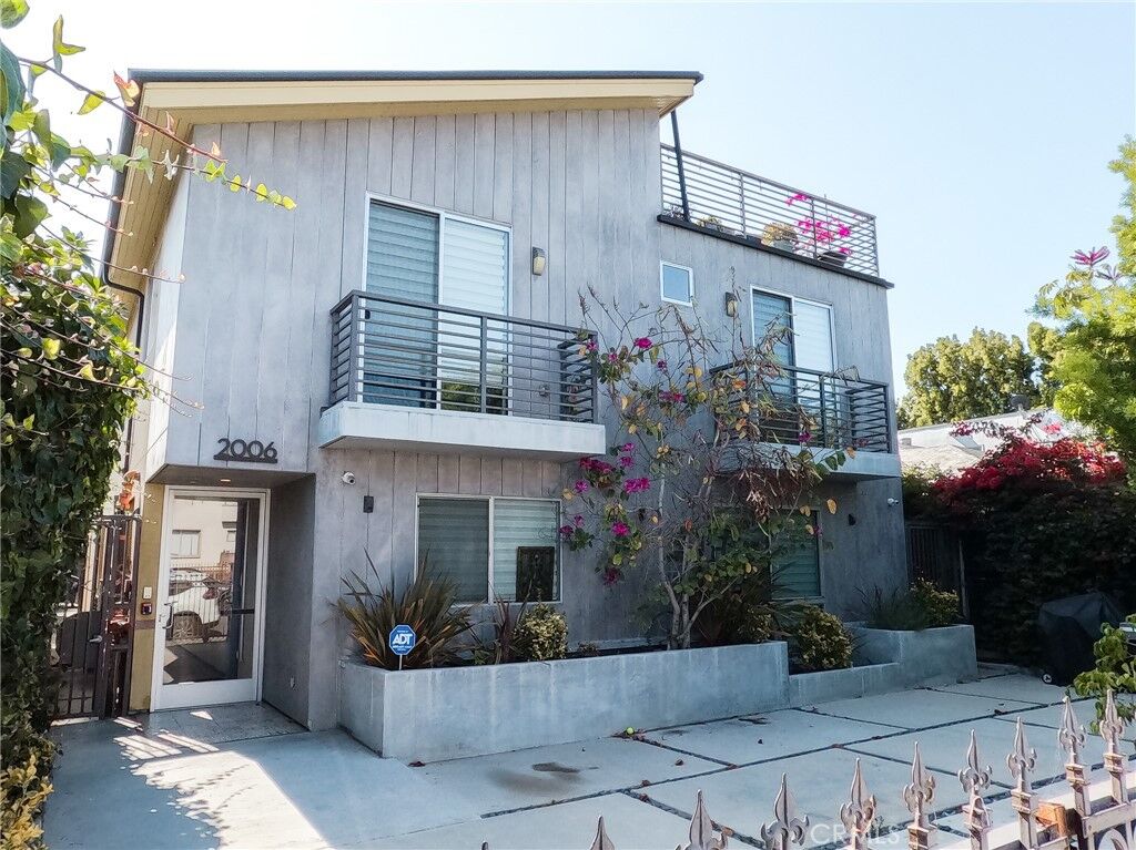 Property Photo: 2006 S Corning Street 3 CA 90034