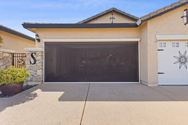 Property Photo: 2216 Wighill Circle CA 95747