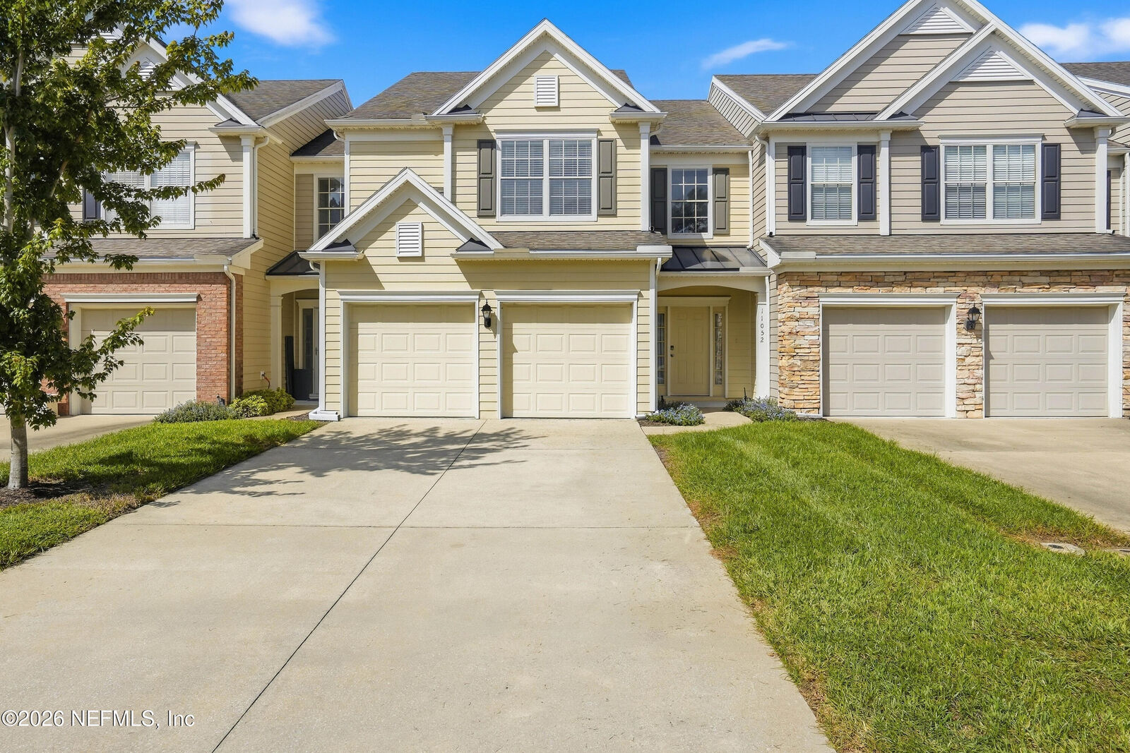 Property Photo: 11052 E Castlemain Circle FL 32256