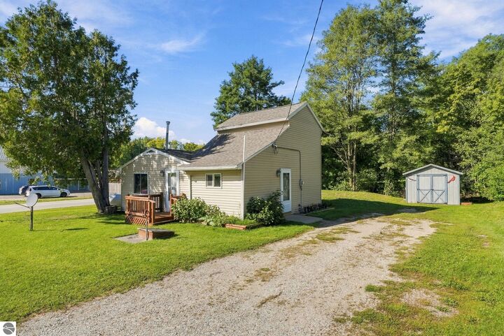 Property Photo: 11010 E 8 Mile Road MI 49688
