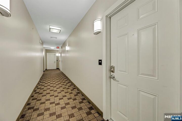 Property Photo:  1109 Riverview Avenue 109  NJ 07631 