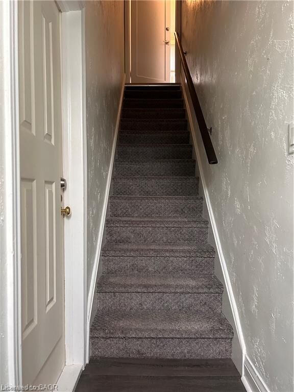 Property Photo:  557 Stirling Avenue S Upper  ON N2M 3J5 